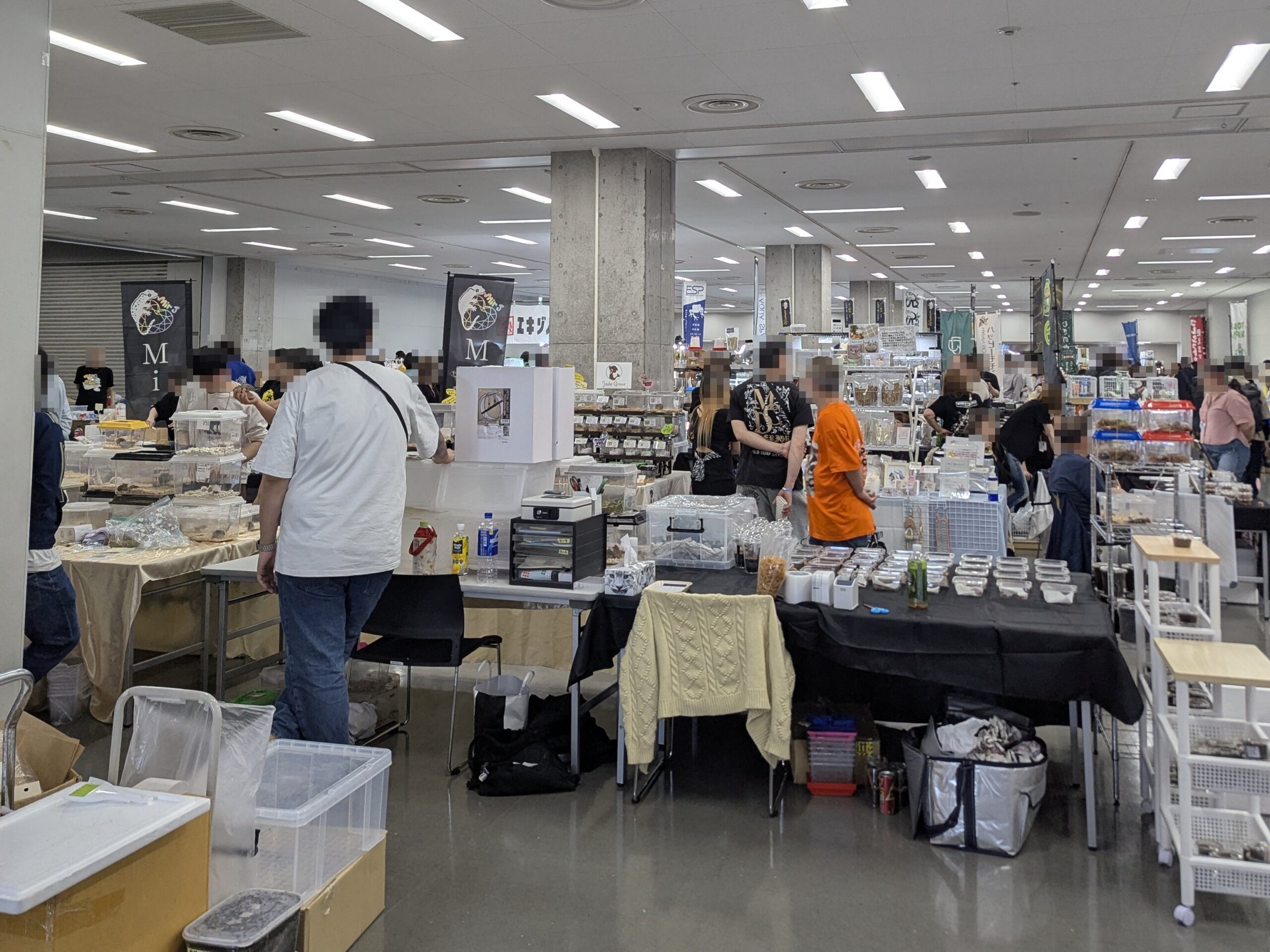 エキゾチックレプタイルエキスポ会場内の賑わう出展ブース全景